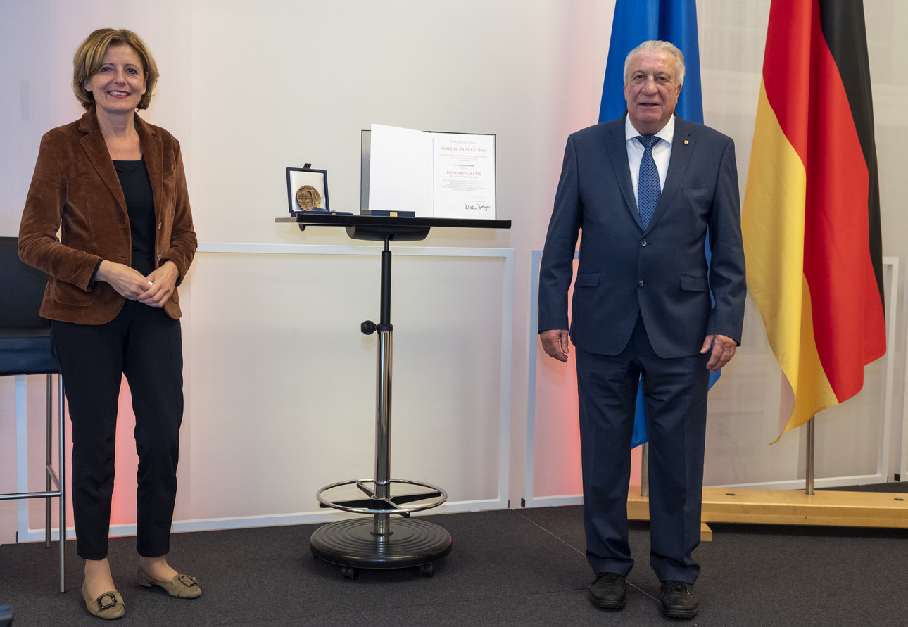Ministerpräsidentin Malu Dreyer überreicht die Sportplakette