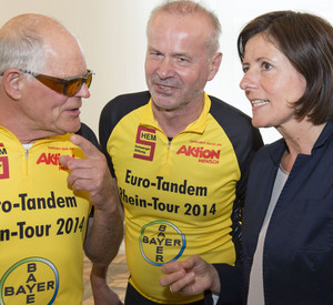 Ministerpräsidentin empfängt die Teilnehmer der Tour in der Staatskanzlei. Bild: Peter Pulkowski / © Staatskanzlei