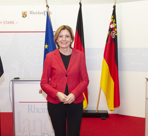 Ministerpräsidentin Malu Dreyer, stellvertretender Ministerpräsident Dr. Volker Wissing und Umwelt- und Familienministerin Anne Spiegel bei der Vorstellung der Regierungsbilanz 2016 bis 2021