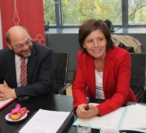 Ministerpräsidentin Malu Dreyer mit dem Präsidenten des Europäischen Parlaments Martin Schulz  während des Ministerrats in Brüssel