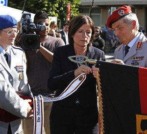 Verleihung des Fahnenbandes; Bild: Pascal Rojahn