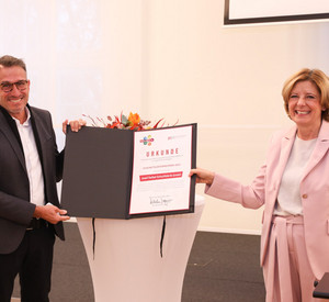 Ministerpräsidentin Malu Dreyer und Carl-August Seibel, Geschäftsführung Josef Seibel  Schuhfabrik GmbH; Vorsitzender des HDS/L Bundesverband der Schuh- und Lederwarenindustrie und Vorsitzender Deutsches Schuhmuseum Hauenstein