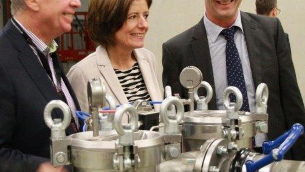 Malu Dreyer besuchte den Hersteller von Schmierstoffen in Worms; Bild: rlp.de