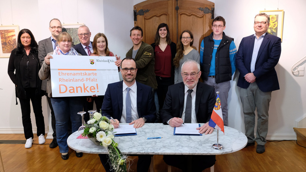 Neuwied führt als 104. Kommune die Ehrenamtskarte ein