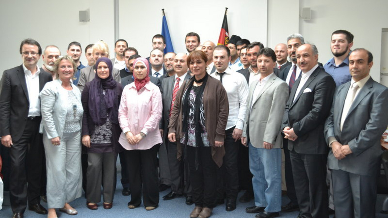Teilnehmer des Treffens „Runder Tisch Islam"; Bild: Ministerium für Integration