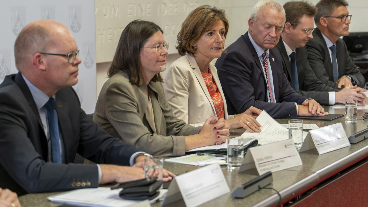 Pressekonferenz zur Unterzeichnung der gemeinsamen Erklärung „Klimaschutz für den Wald – Unser Wald für den Klimaschutz“.