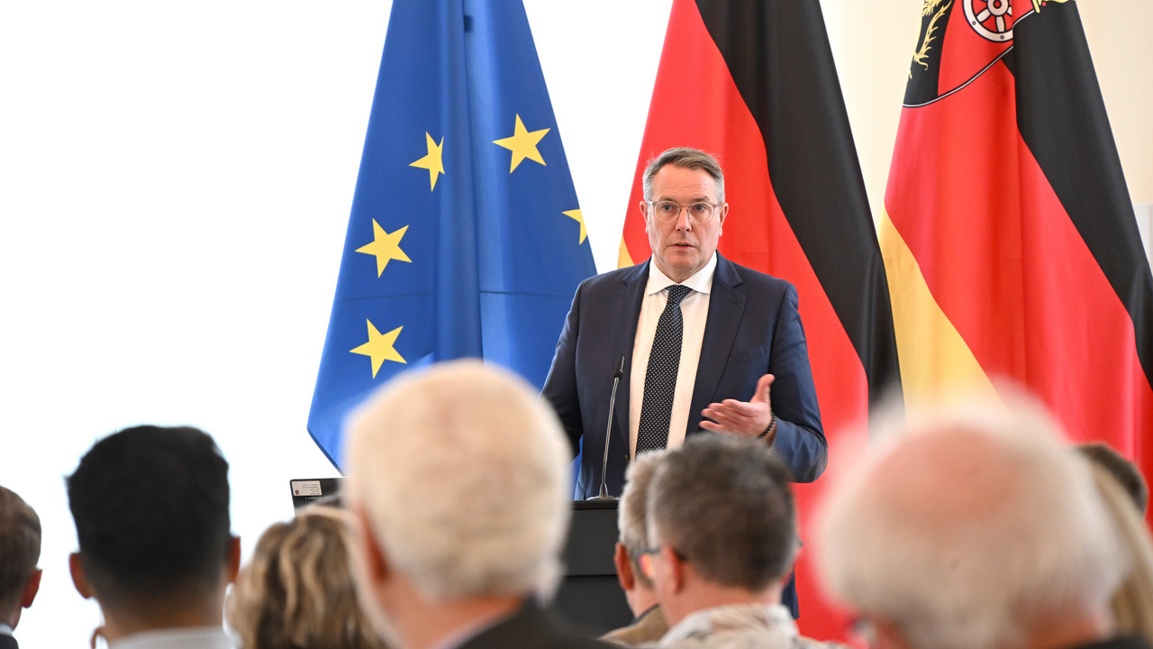 Ministerpräsident Alexander Schweitzer beim Jahrestreffen Landesnetzwerk Bürgerschaftliches Engagement