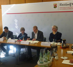 Auftaktveranstaltung zum 3. Verbraucherdialog mit Verbraucherschutzminister Jochen Hartloff; Bild: MJV.