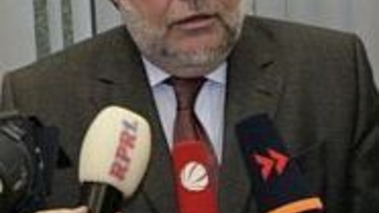Kurt Beck vor der Presse; Bild: stk-Archiv