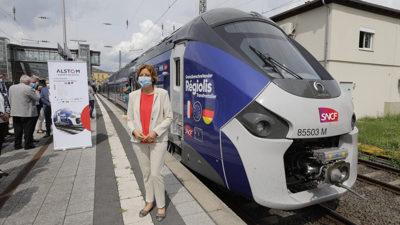 Ministerpräsidentin Malu Dreyer vor erstem deutsch-französischen Triebwagen ‚Regiolis‘