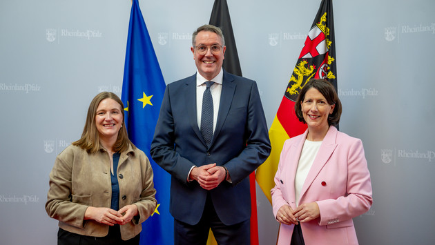 Mit dem Einklang von sozialer Gerechtigkeit, Ökologie und Ökonomie Rheinland-Pfalz erfolgreich gemacht Mit dem Einklang von sozialer Gerechtigkeit, Ökologie und Ökonomie Rheinland-Pfalz erfolgreich gemacht