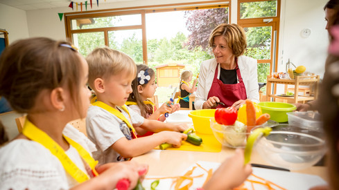 Ministerpräsidentin Malu Dreyer bei einem Besuch der Kita Zauberstein in Osthofen.