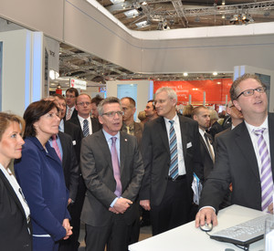 Auf der CeBIT Vorstellung der 115-App: Raab, Dreyer, de Maizière. Bild: isim