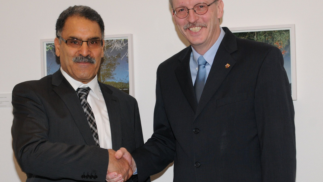 Tunesischer Generalkonsul Dellali und Staatssekretär Stadelmaier; Bild: Wolf