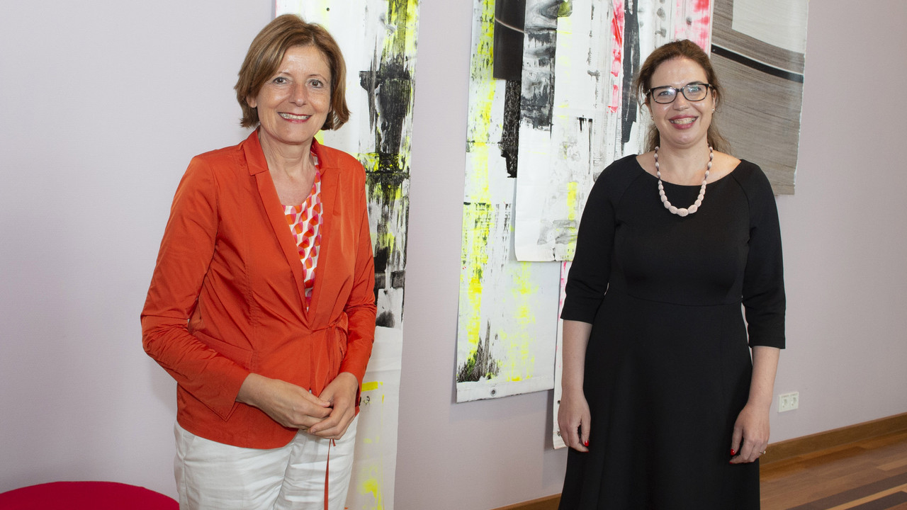 Ministerpräsidentin Malu Dreyer und die israelische Generalkonsulin Sandra Simovich