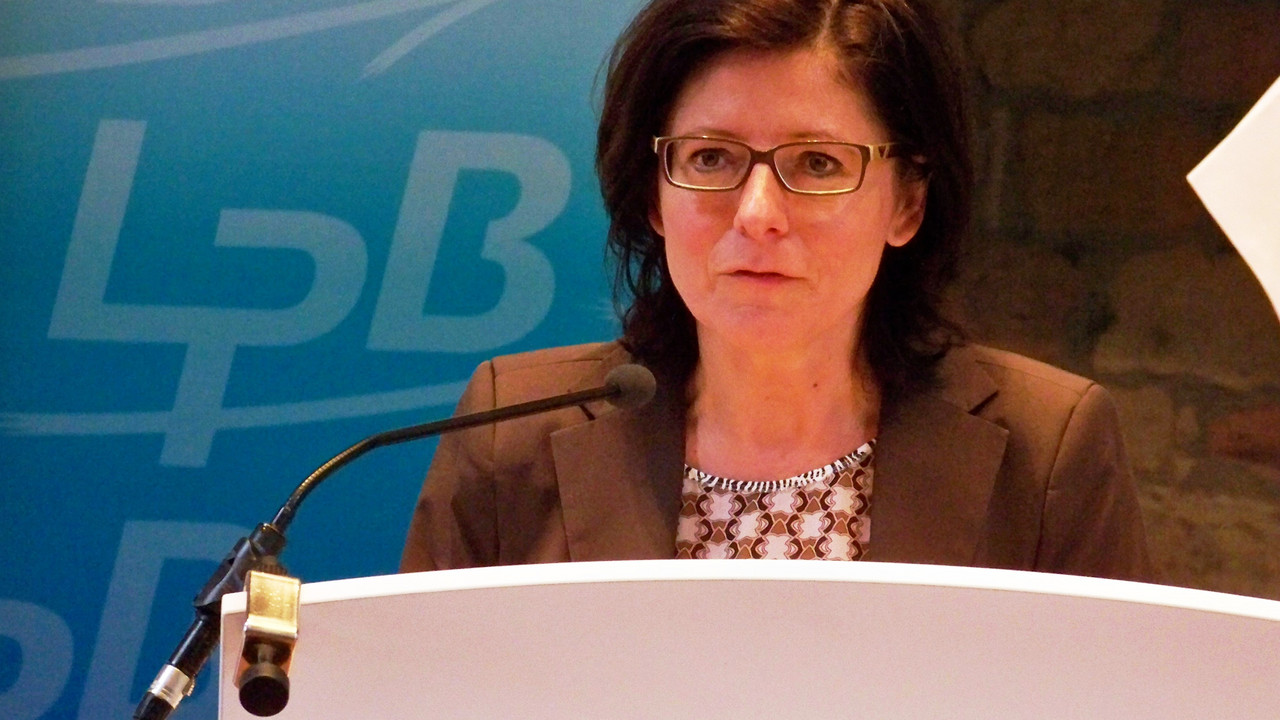 Ministerpräsidentin Malu Dreyer beim Hambacher Disput 2013; Bild: Landeszentrale für politische Bildung