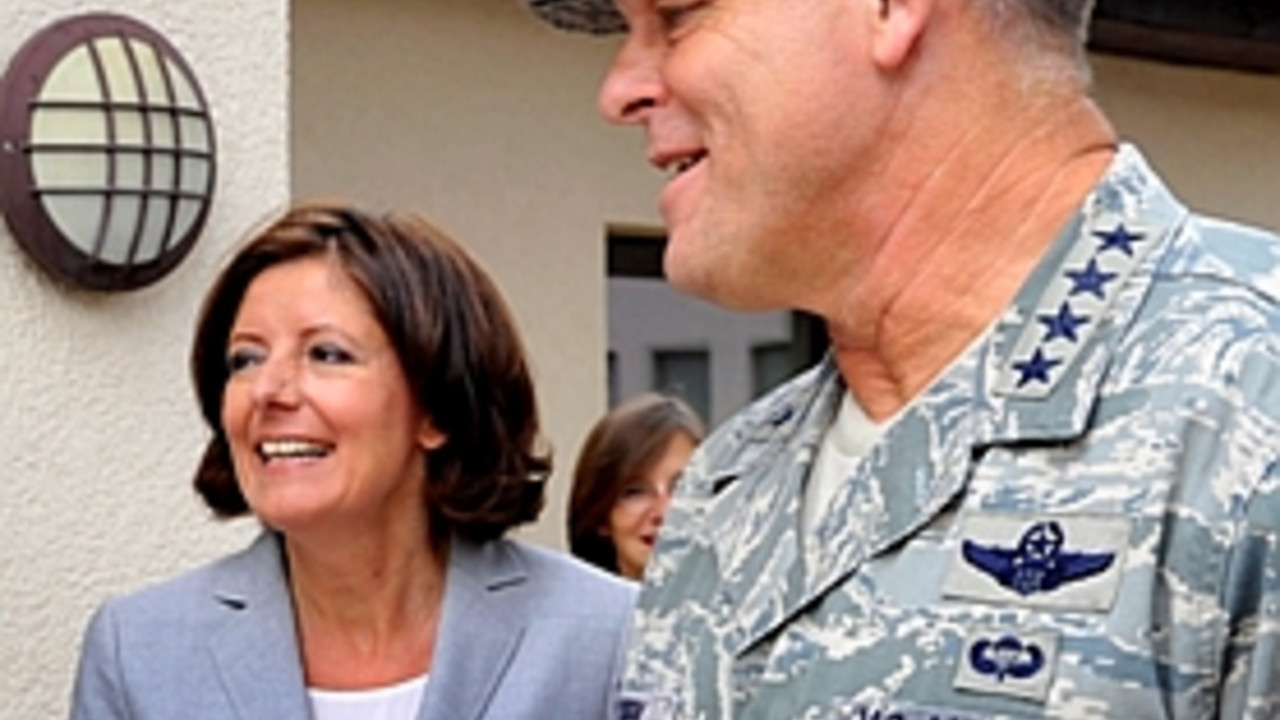 Ministerpräsidentin Dreyer und General Gorenc; Bild: U.S. Air Force