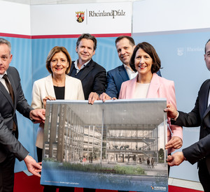 v.l.n.r. Markus Scheja, Managing Director der Kadans Science Partner Germany GmbH; Ministerpräsidentin Malu Dreyer; Michel Leemhuis, CEO Kadans; Nino Haase, Oberbürgermeister von Mainz; Wirtschaftsministerin Daniela Schmitt; Ilias Sarros, Senior Development Manager der Kadans Science Partner Germany GmbH.