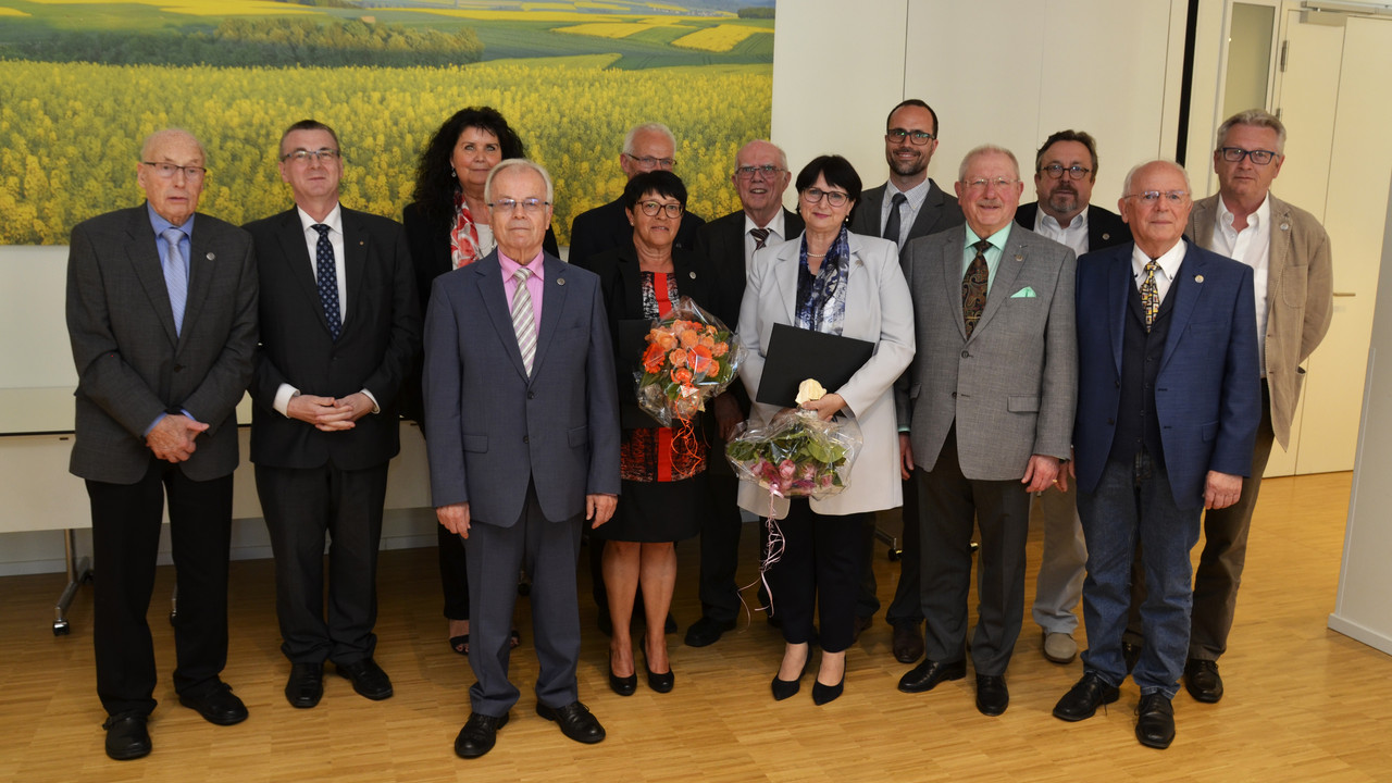 Verleihung Ehrennadel durch den Chef der Staatskanzlei