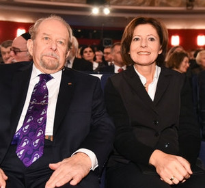 Ministerpräsidentin Malu Dreyer beim Festakt zur diesjährigen christlich-jüdischen Woche der Brüderlichkeit neben Henry G. Brandt, jüdischer Präsident des Deutschen Koordinierungsrates der Gesellschaft für Christlich-jüdische Zusammenarbeit; Bild: