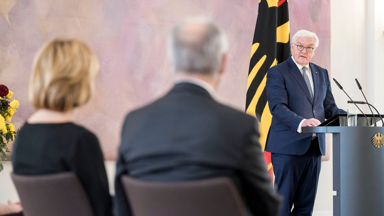 Bundespräsidentin Steinmeier zeichnet Ministerpräsidentin Dreyer mit Verdienstkreuz aus
