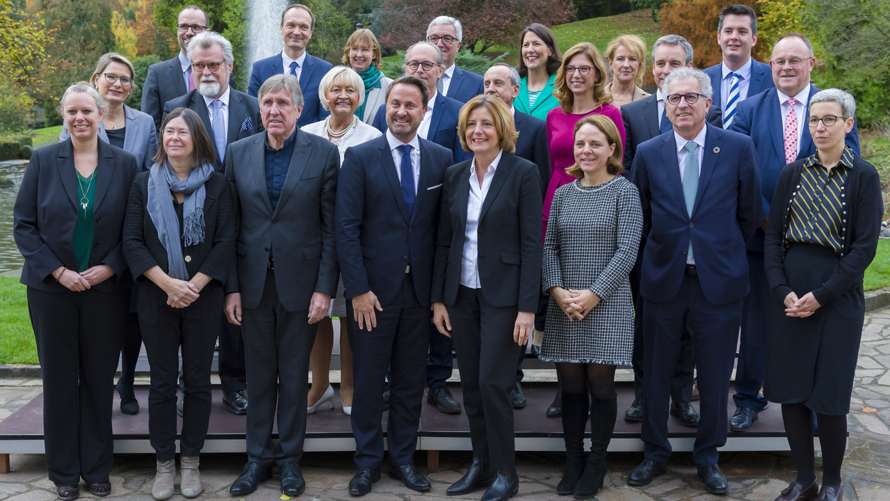 Gruppenfoto des Ministerats mit der Regierung des Großherzugtums Luxemburg.