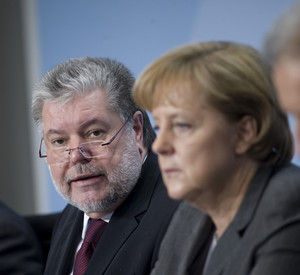 Ministerpräsident Kurt Beck während der Pressekonferenz; Bild: Unger