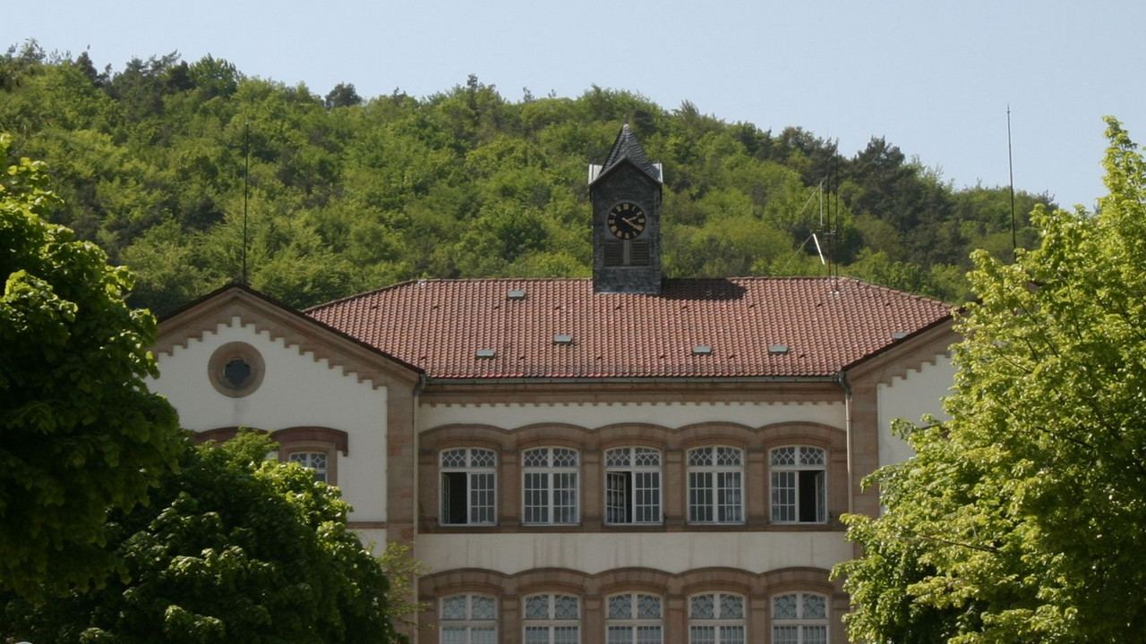 Das Hauptgebäude des Pfalzklinikums Klingenmünster; Bild: Pfalzklinikum
