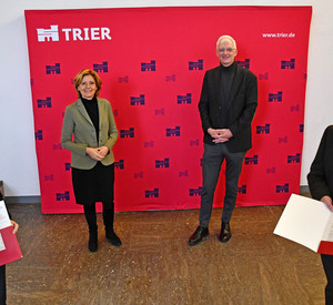Übergabe Förderbescheide Trier-West: v.l.: Bürgermeisterin Elvira Garbes, MP Dreyer, OB Leibe, Dezernent Andreas Ludwig.