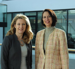 Die Bevollmächtigte des Landes Rheinland-Pfalz beim Bund und für Europa, für Medien und Digitales, Staatssekretärin Heike Raab und die Botschafterin der Schweizerischen Eidgenossenschaft, Christine Schraner Burgener.