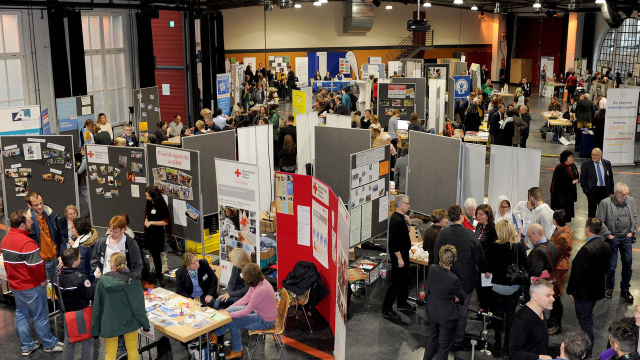 Info-Messe "Ehrenamt und Flüchtlinge" in Mainz