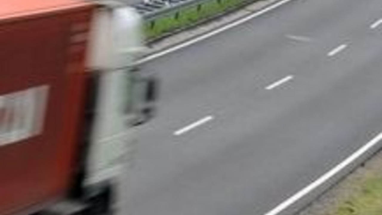 Vierspurige Straße; Bild: dpa