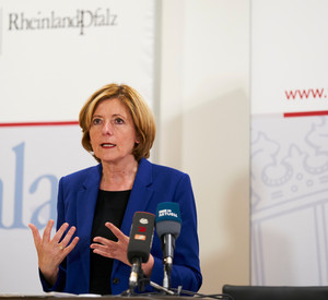 Ministerpräsidentin Malu Dreyer während einer Pressekonferenz im Anschluss an das Treffen der Länder mit der Bundeskanzlerin
