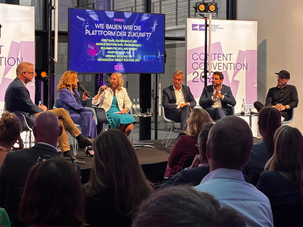 Auf dem Bild sieht man das Diskussions-Panel.