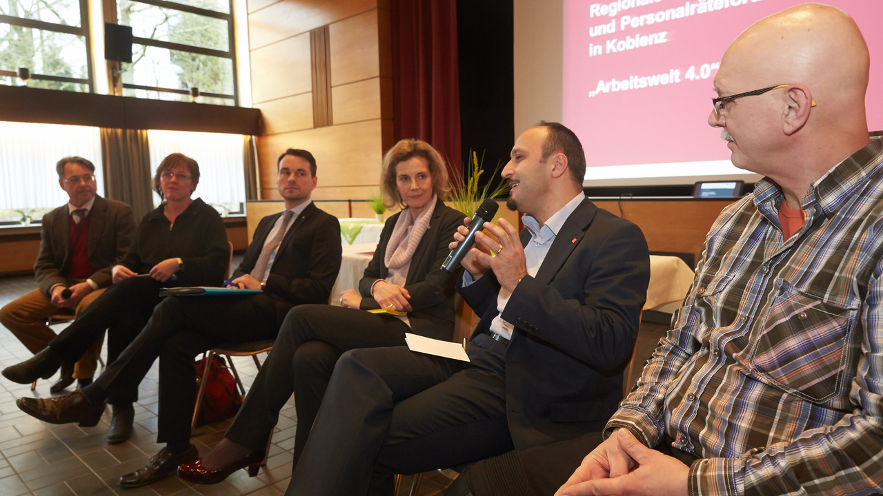 Diskussionsrunde beim Betriebs- und Personalräteforum in Koblenz; Bild: Frey