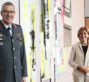 Ministerpräsidentin Malu Dreyer und der neue Kommandeur des Landeskommandos der Bundeswehr Rheinland-Pfalz Oberst i. G. Stefan Weber