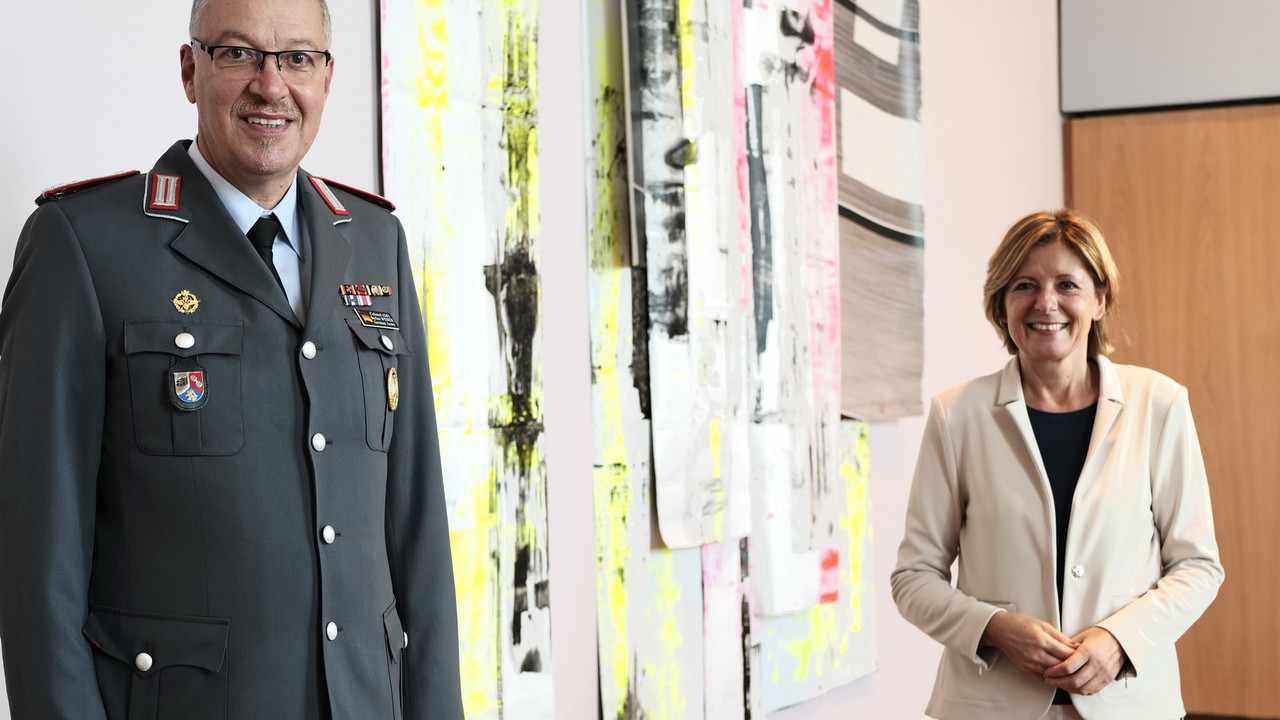 Ministerpräsidentin Malu Dreyer und der neue Kommandeur des Landeskommandos der Bundeswehr Rheinland-Pfalz Oberst i. G. Stefan Weber