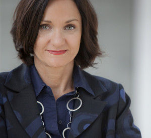 Staatssekretärin Jacqueline Kraege zeichnet die Europaschulen aus; Bild: Rlp-Archiv