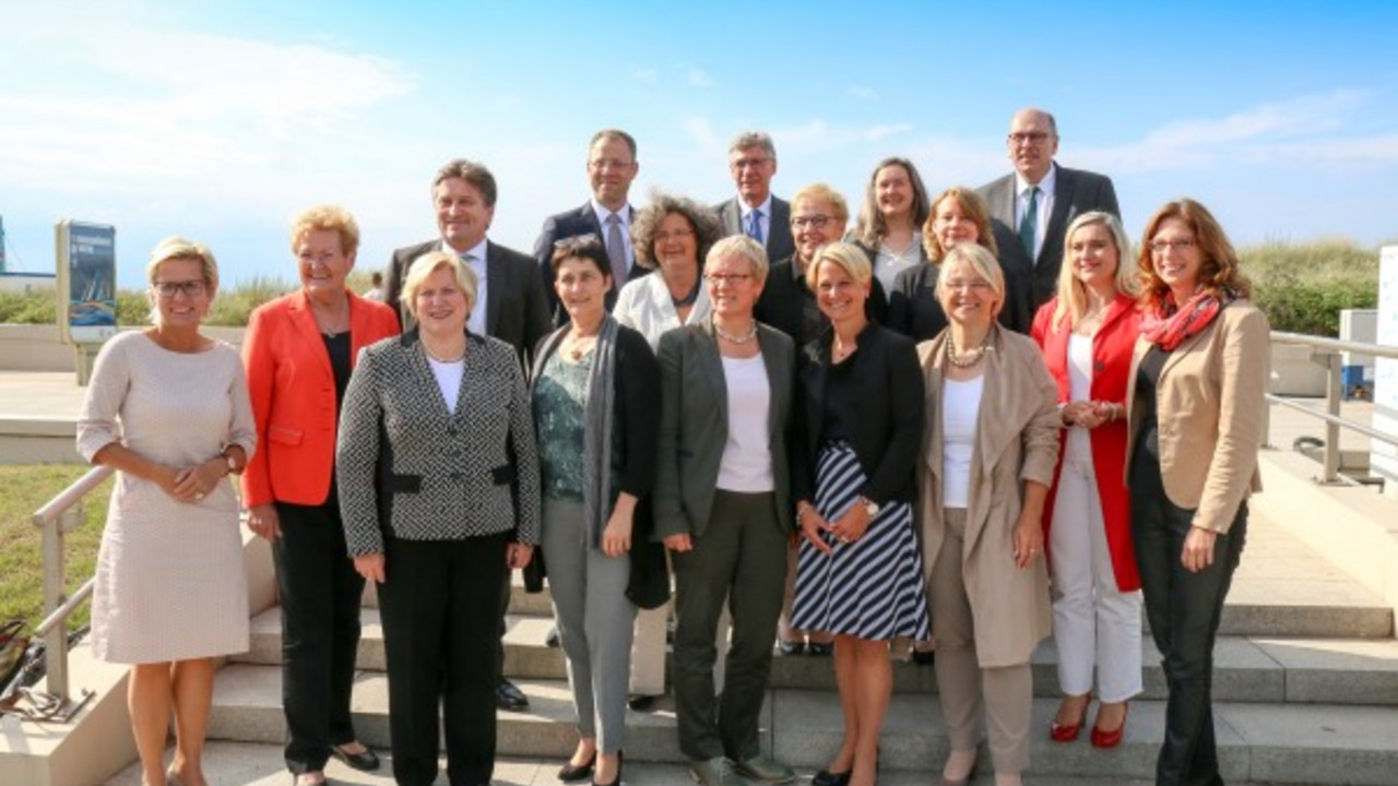Gruppenbild der Minister und Ministerinnen