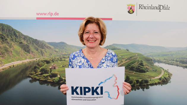 Ministerpräsidentin Malu Dreyer übergibt KIPKI-Förderbescheid über 890.000 Euro an Landkreis Vulkaneifel