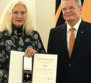 Bundespräsident Joachim Gauck mit Monika Sauer; Bild: dpa