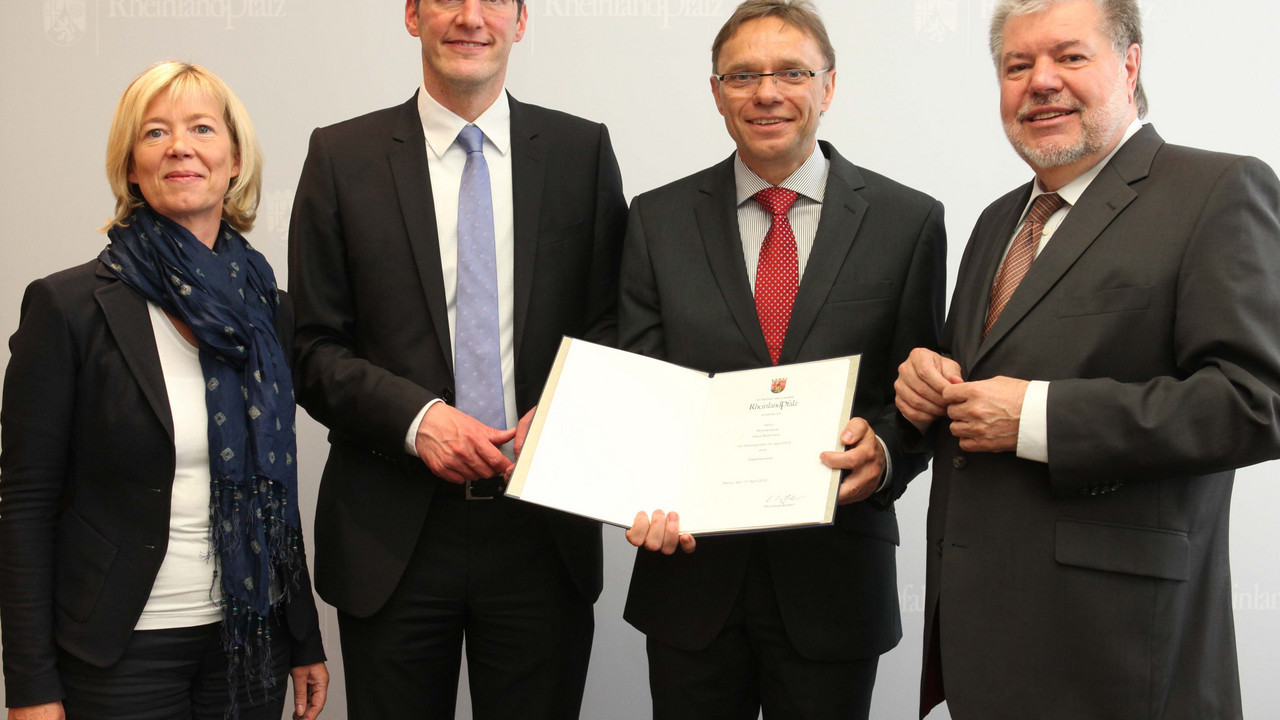 Ahnen und Beck verabschieden Ebling und stellen Beckmann vor.