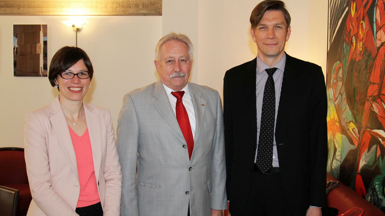 Audrey Normand, Vizepräsidentin des Départements Meurthe-et-Moselle; Werner Schreiner, Beauftragte für grenzüberschreitende Beziehungen; Mathieu Klein, Präsident des Départements Meurthe-et-Moselle 
