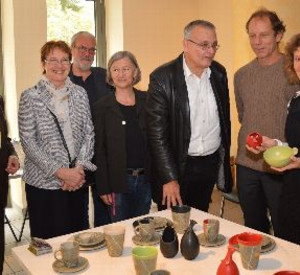 Eine Ausstellung im Wirtschaftsministerium zeigt Keramiken aus dem Westerwald. Bild: MWKEL