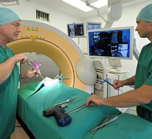 Operationsvorbereitung in einem Krankenhaus, Bild: rlp-Archiv