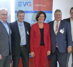 Ministerpräsidentin Malu Dreyer mit Vertretern der EVG.