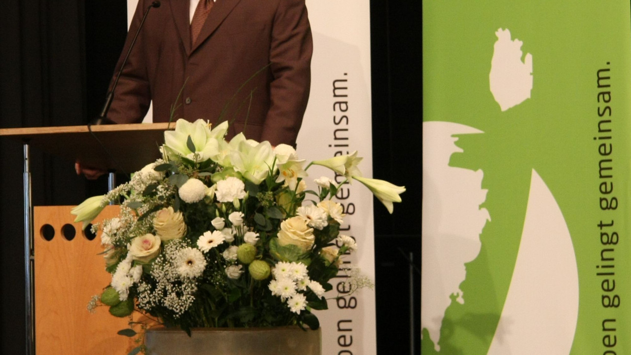 Beck gratuiert zum Jubiläum; Bild: Jugendwerk St. Josef