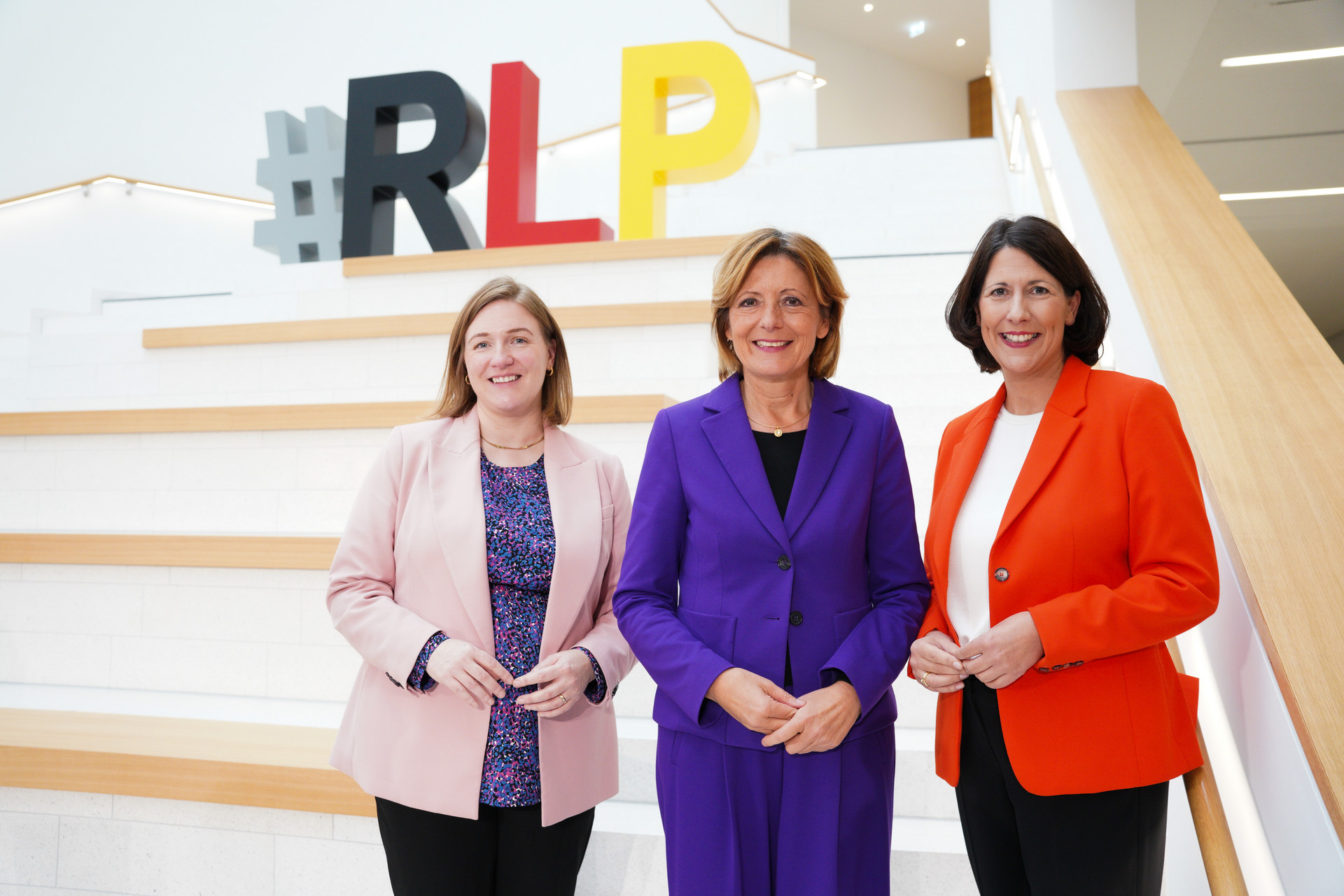 Gruppenbild von Ministerpräsidentin Malu Dreyer, Ministerin Katharina Binz und Ministerin Daniela Schmitt