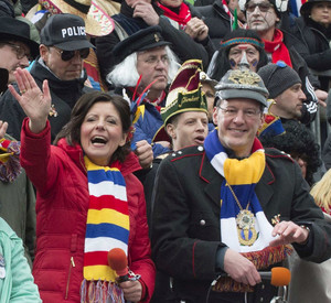 Ministerpräsidentin Malu Dreyer beim Rosenmontagsumzug in Mainz; Bild: Pulkowski / © Staatskanzlei