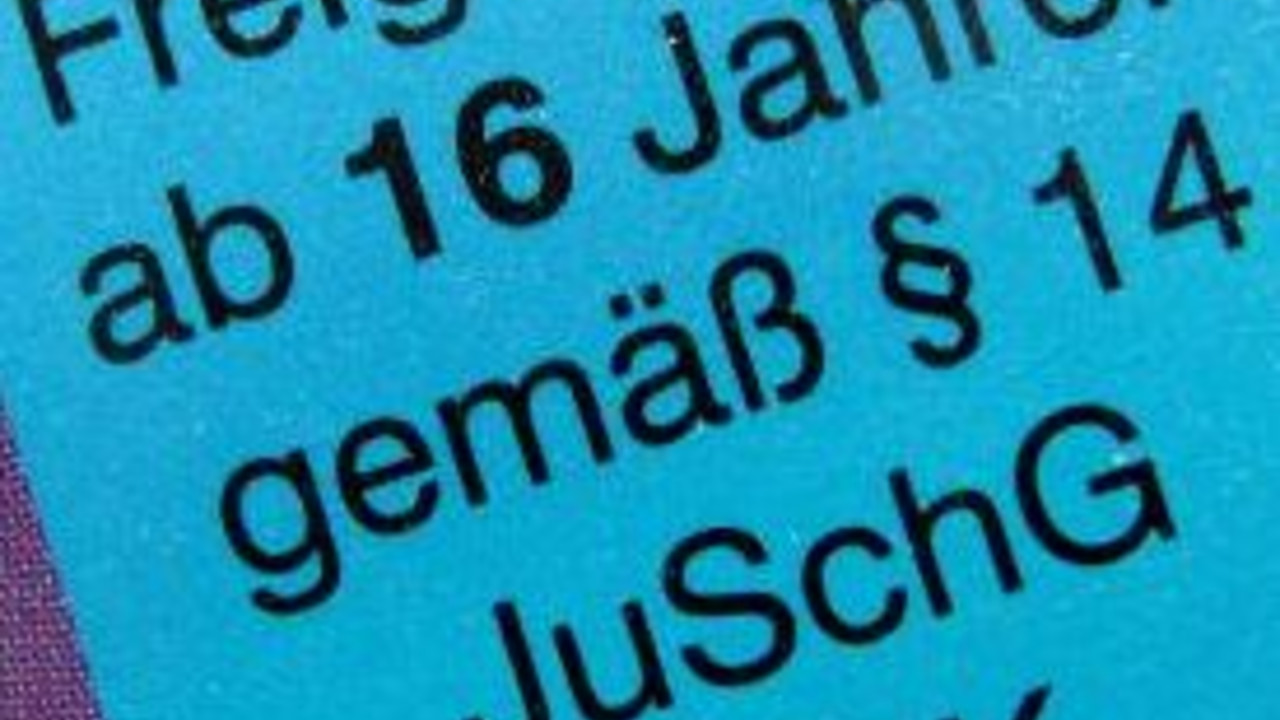 DVD mit Hinweis der Freiwilligen Selbstkontrolle (Symbolbild); Bild: dpa